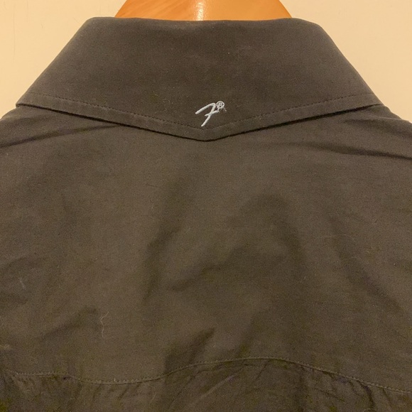 Fender (L) - Picture 13 of 16